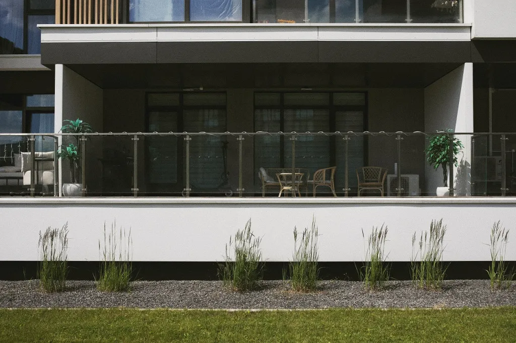 Okna aluminiowe a koncepcja otwartego planu: Integracja wnętrza z otoczeniem